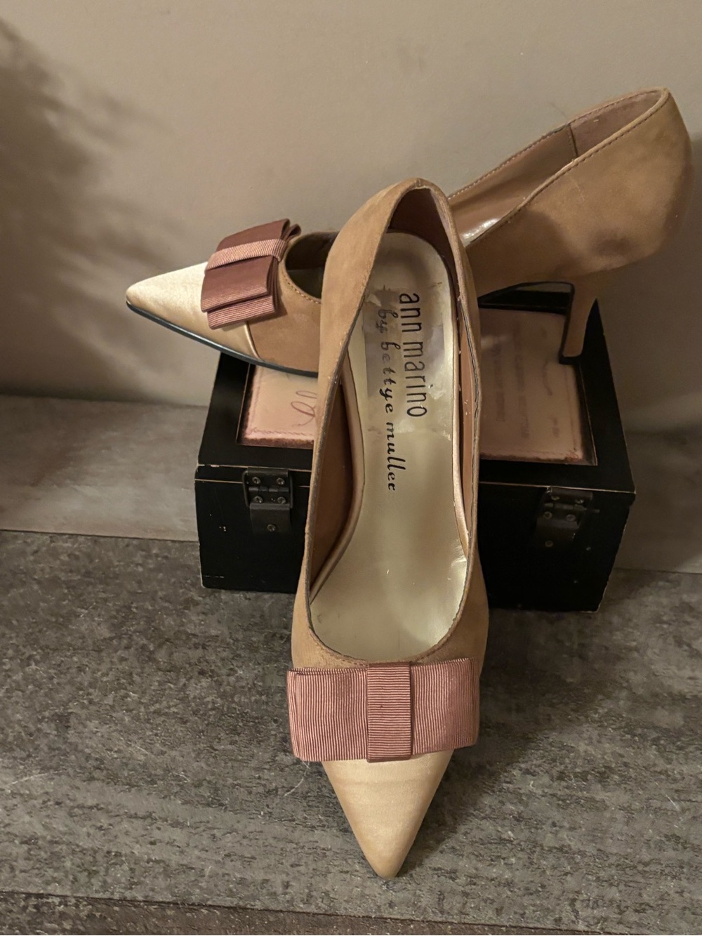 bettye muller tan and blush pointed-toe bow pumps
